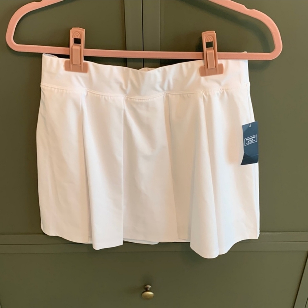 Abercrombie & Fitch White Pleated Mini Skirt